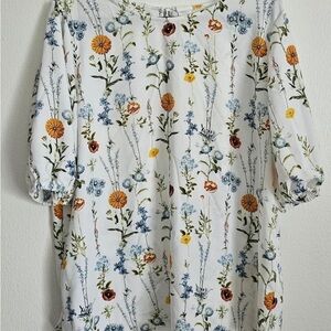Rebrand woman’s large floral blouse